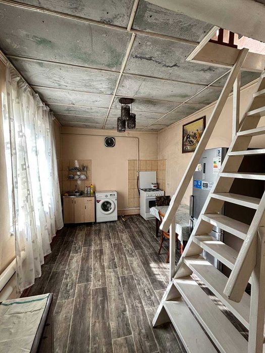 Срочно сдается дом 4 комнаты,1 сотка,Азербайджанский центр.