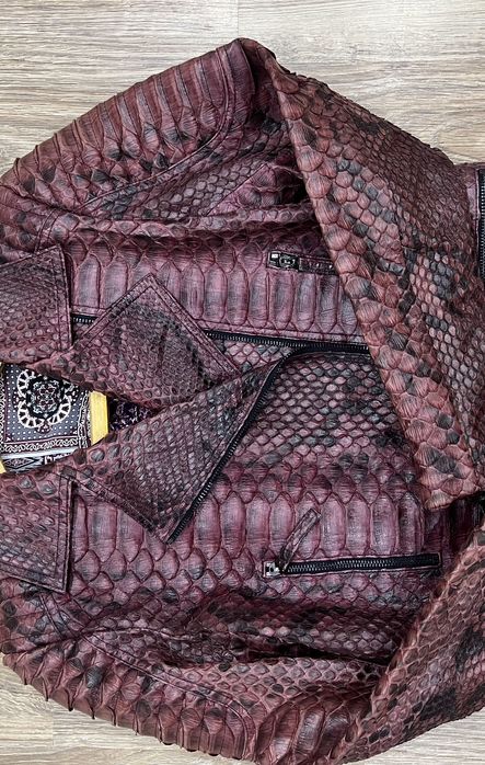 Кожаная куртка из питона