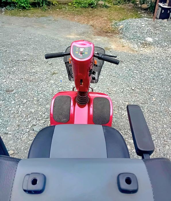 Scuter Carut electric pentru persoane cu dizabilități handicap