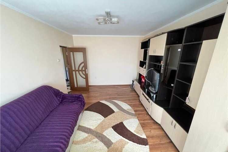 Închiriez apartament