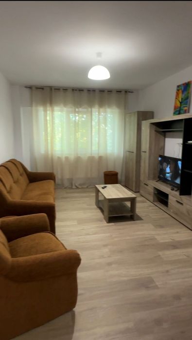 Inchiriez apartament