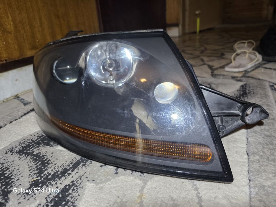 Десен фар за ауди тт