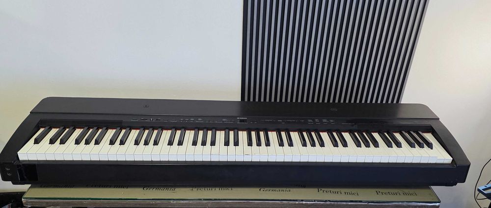 Pian digital portabil Yamaha P-155 B