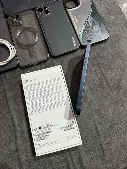 Iphone 13 / 256gb liber retea la cutie impecabil achizitionat de nou