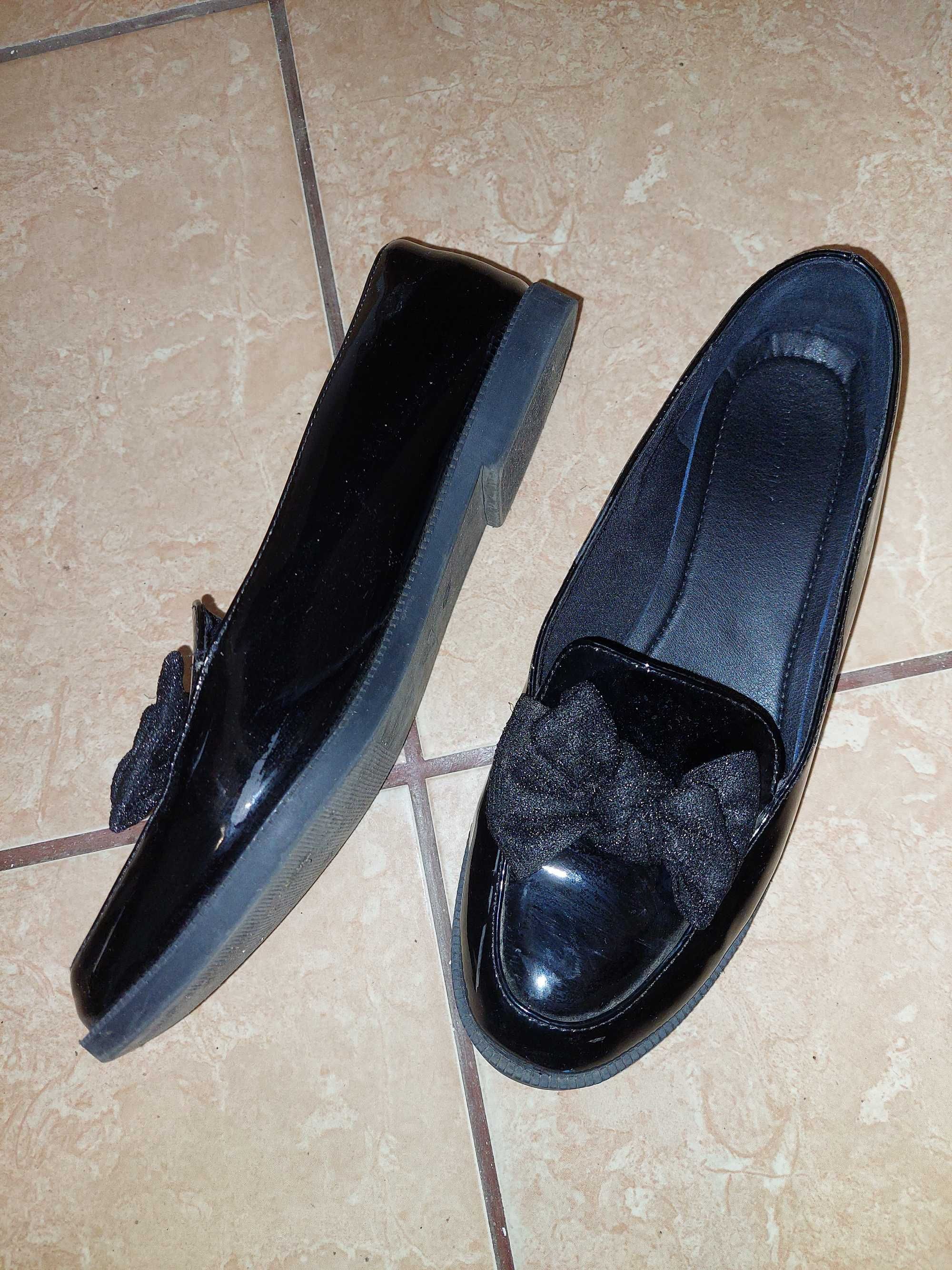 Pantofi balerini negri eleganti de lac, marimea 36 sau 40