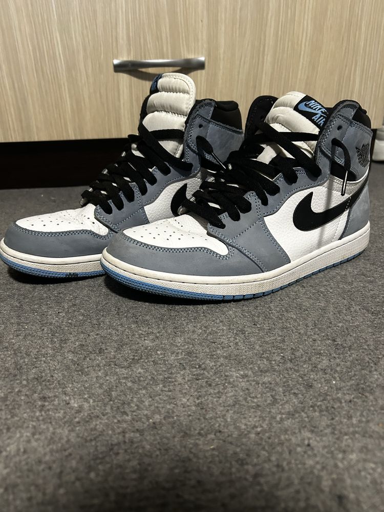 Air Jordan 1 Retro High OG University Blue