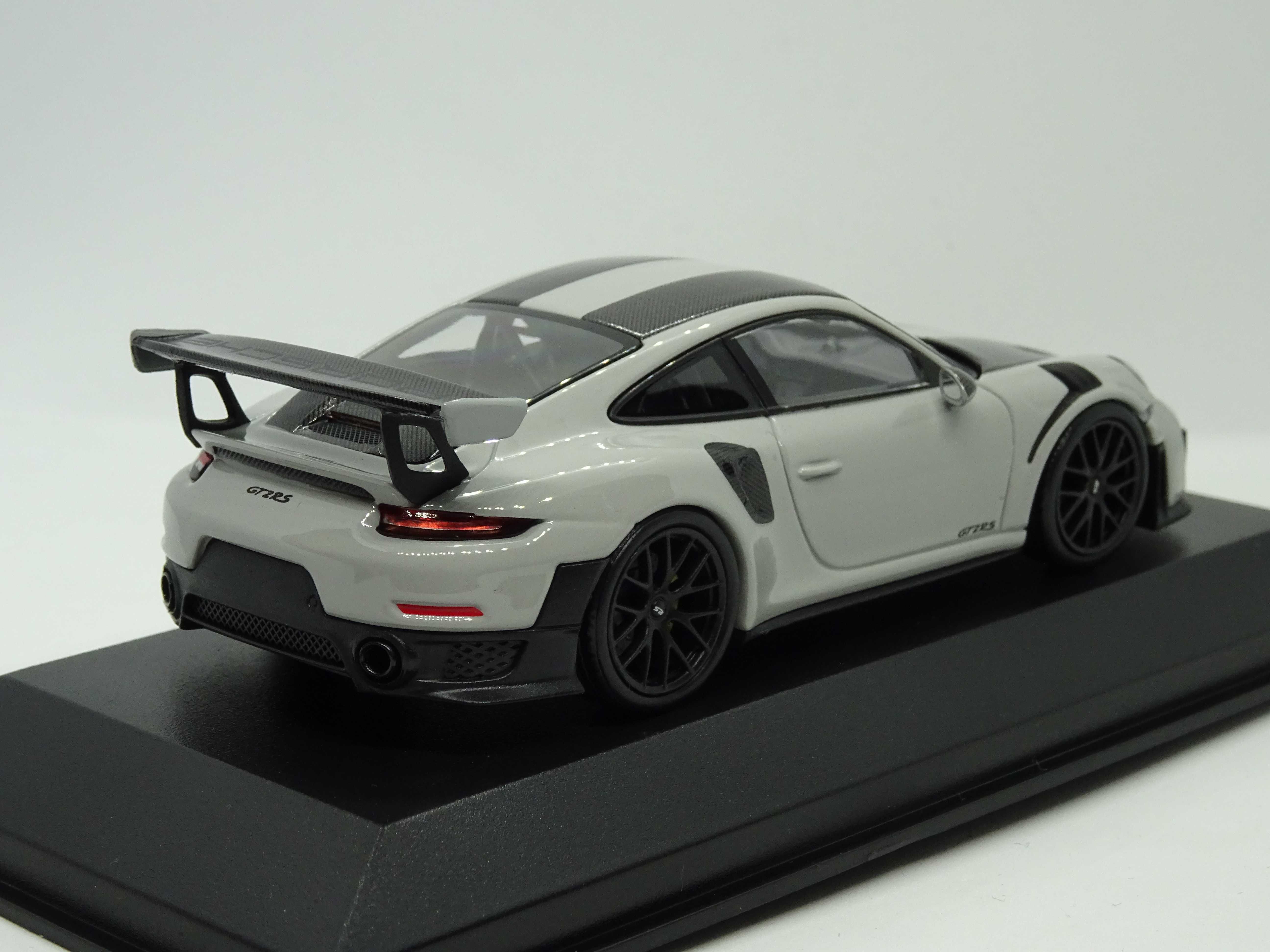 Macheta Porsche 911 GT2RS Minichamps 1:43