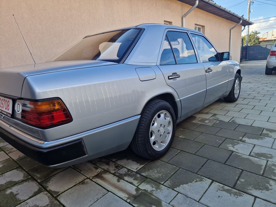 Vând Mercedes-Benz w124 230E impecabil. Vehicul istoric