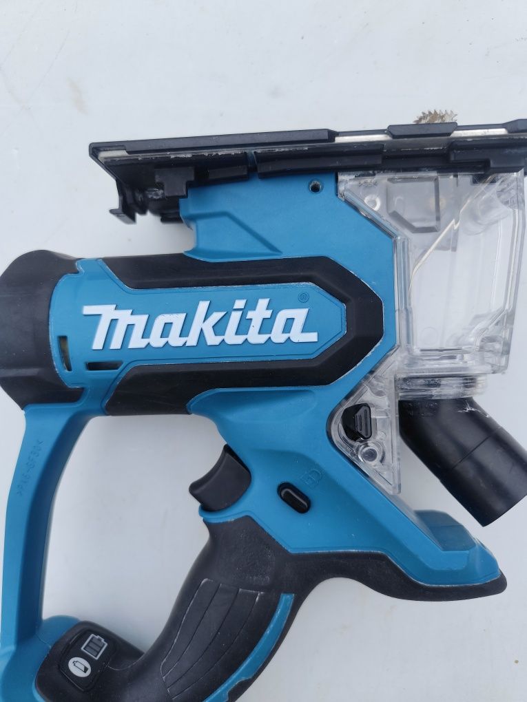 Акумулаторен прободен трион за гипсокартон Макита Makita DSD180 + 5Ah