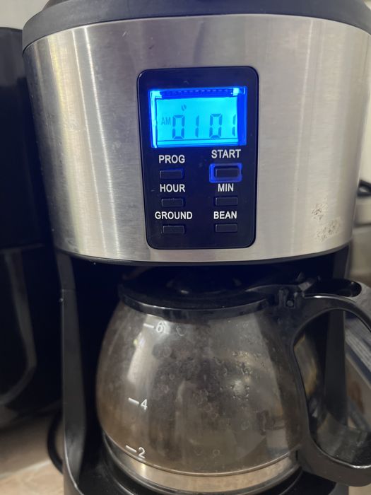 Cafetiera cu Râjniță incorporată