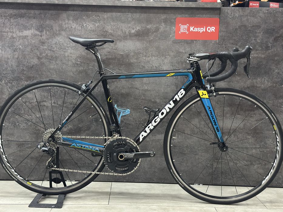 Шоссейный карбоновый велосипед