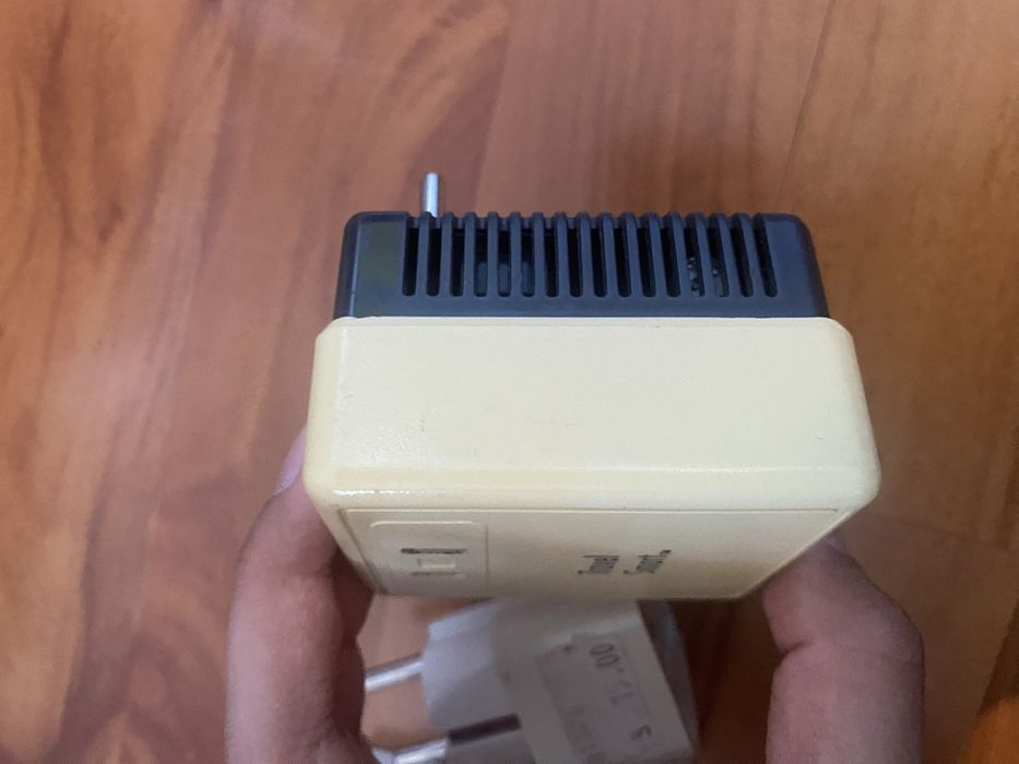 Adaptoare Travel Smart by Conair 1875W Converter and Adapter Set.