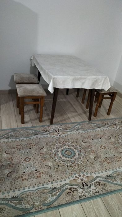 Продам холодильник и стол