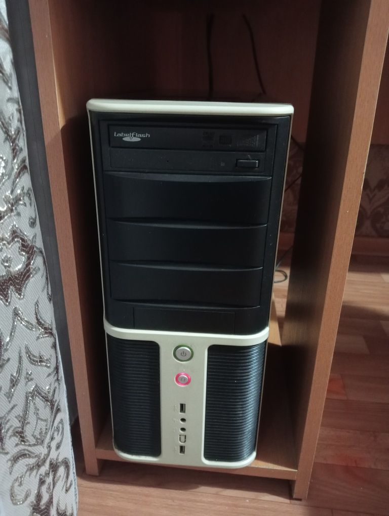 Компьютер+колонки (встроенный саб) Microlab