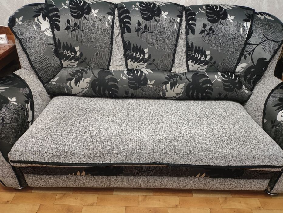 Продам диван с ортопедической решеткой