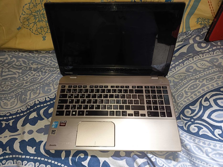 Carcasa completa + tastatura iluminata, laptop Toshiba Satellite P50