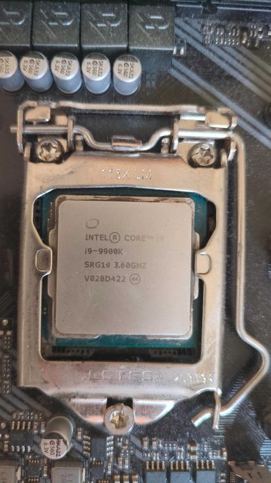 Procesor Intel i9 9900K folosit 3 ani