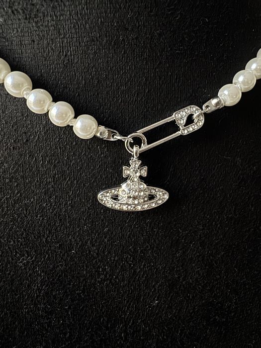 Lantisor Vivienne Westwood Silver Pin Pearl