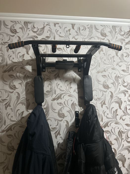 Турник и бруся спорт