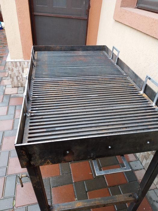 Vând grătar pentru friptură