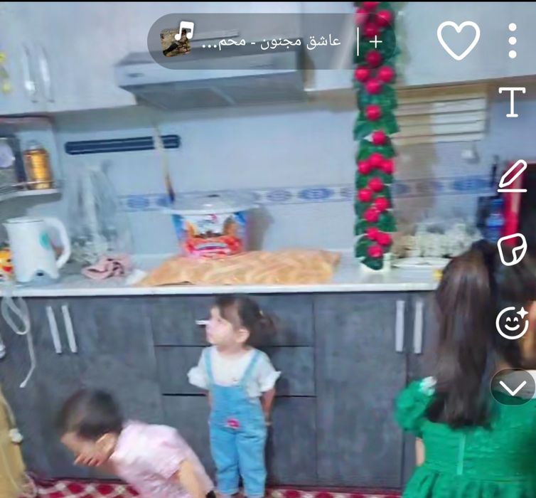 Продаётся  кухонный  мебель   срочно