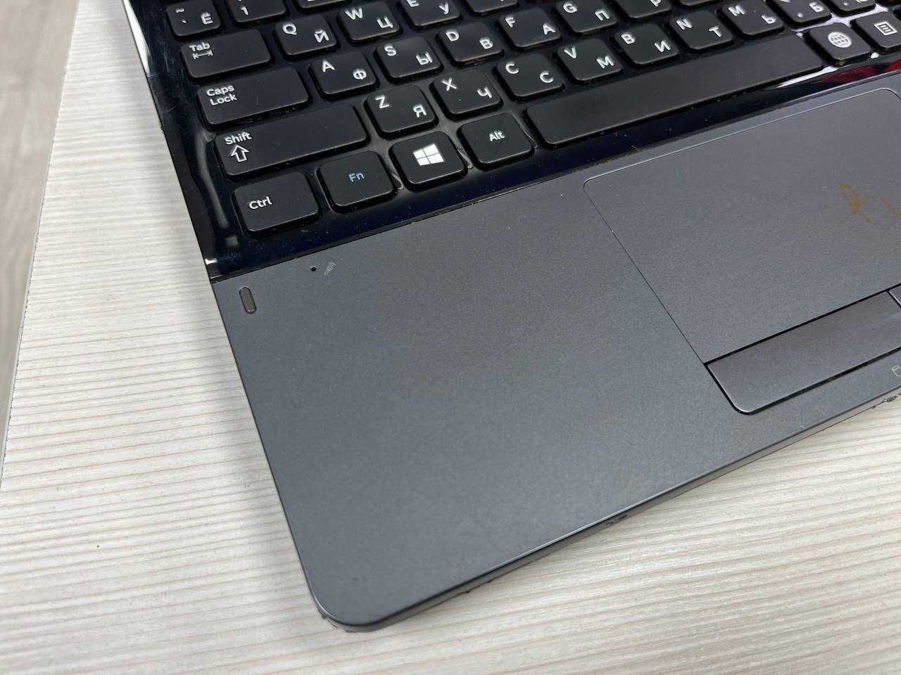 SAMSUNG NP300 Core i3/озу 8гб/SSD 128/HDd 750/Для офиса