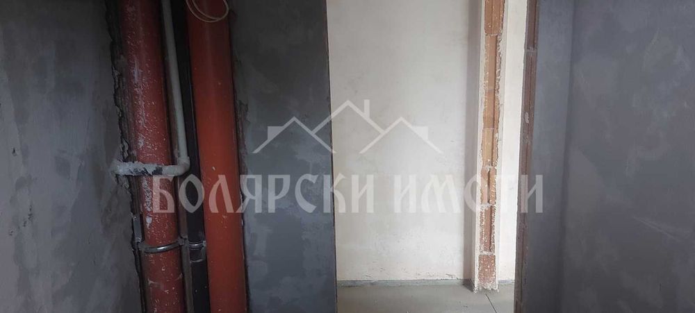 Двустаен апартамент до Практикер