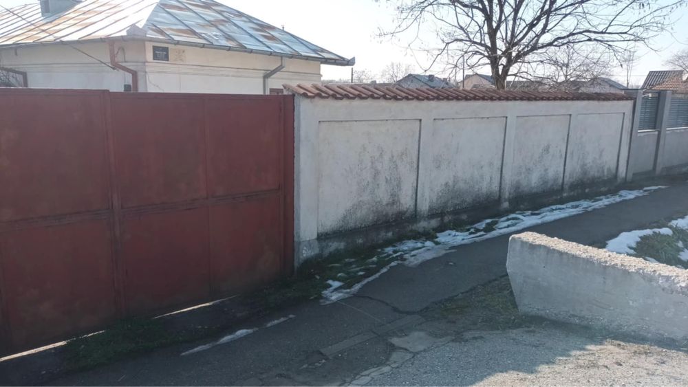 Casă de vânzare!