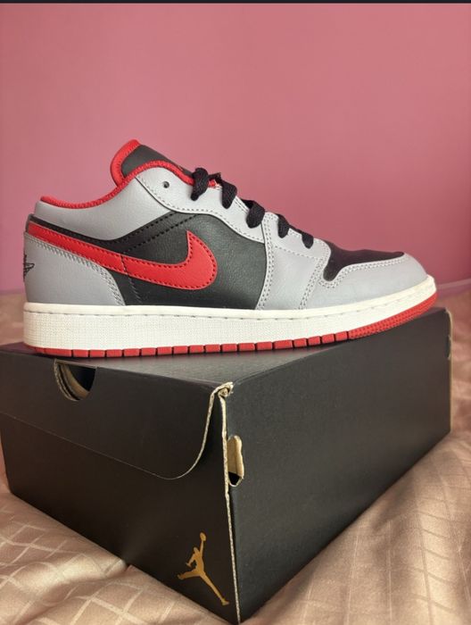 Jordan 1 Low câteva purtari conditie foarte bună nr42. 5
