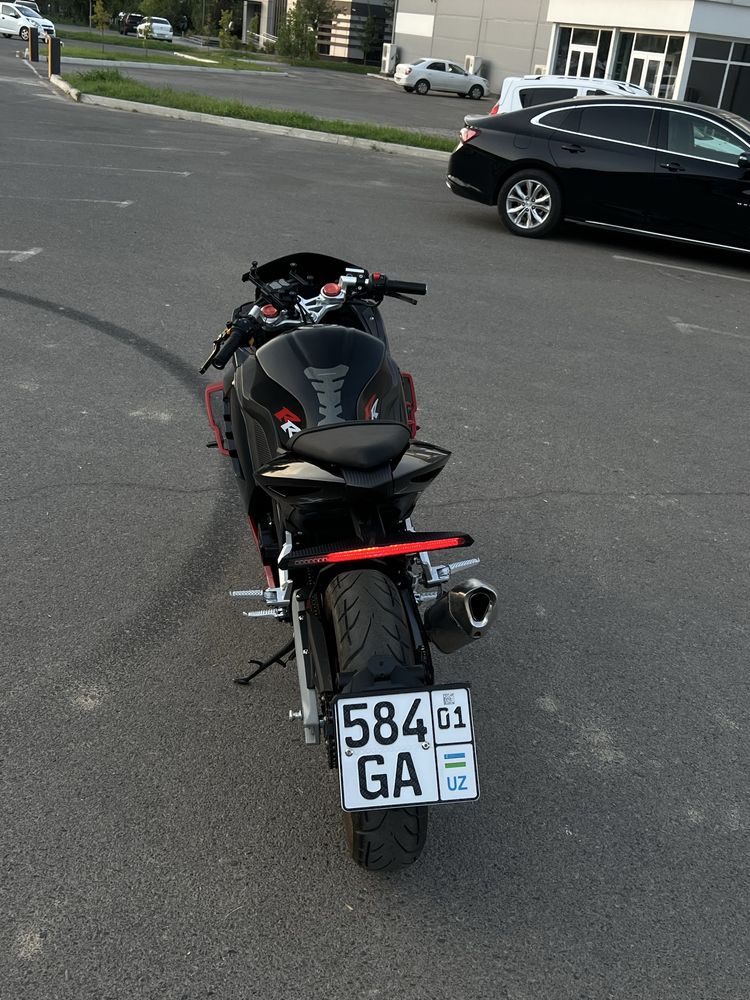 Duccasu FireFang 400 tali xitoy moto