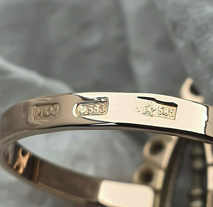 Россия Маркиза кольцо с бриллиантом 585пробы 
5.22грам
19размер 
По во