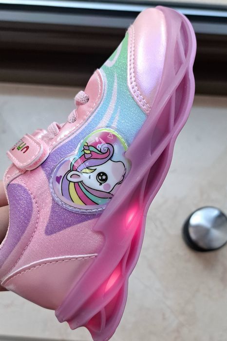 Adidasi roz cu lumini și unicorni, marimea 27, noi, cu eticheta.