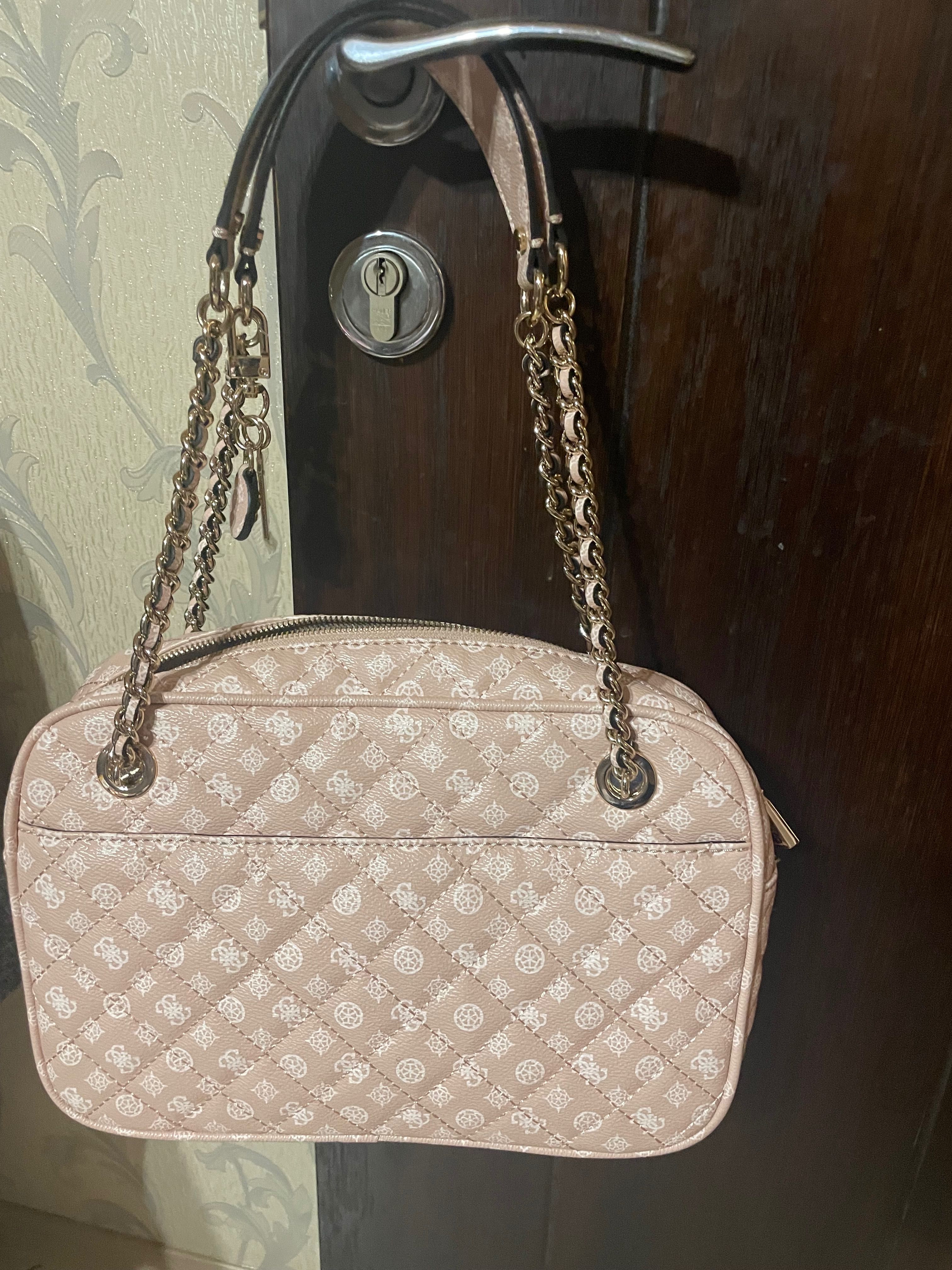 Луксозна чанта GUESS