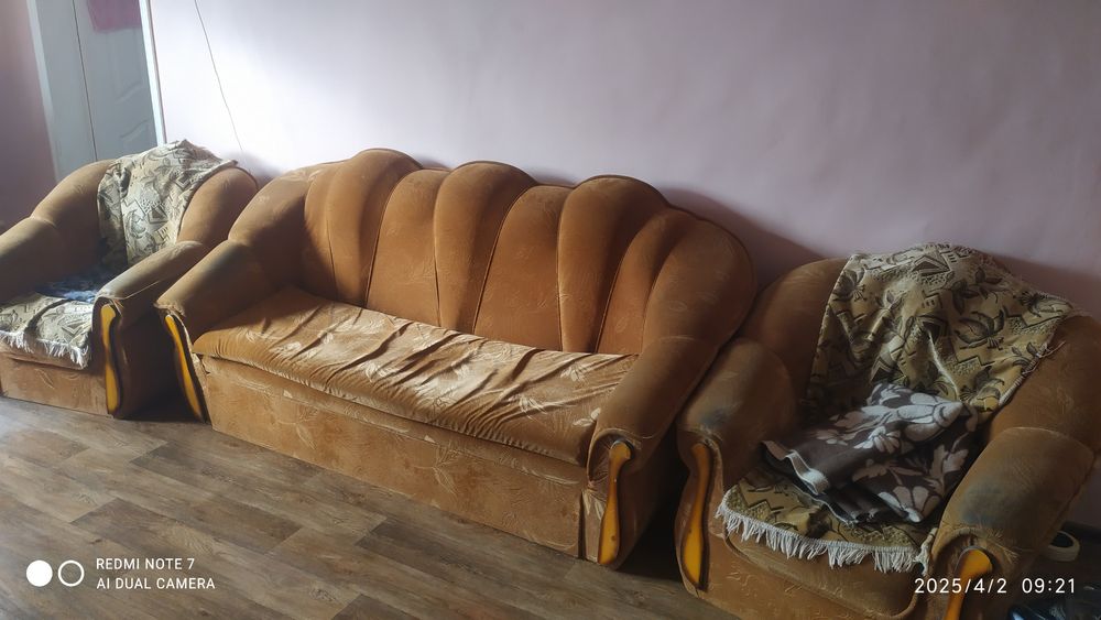Продам диван с креслом