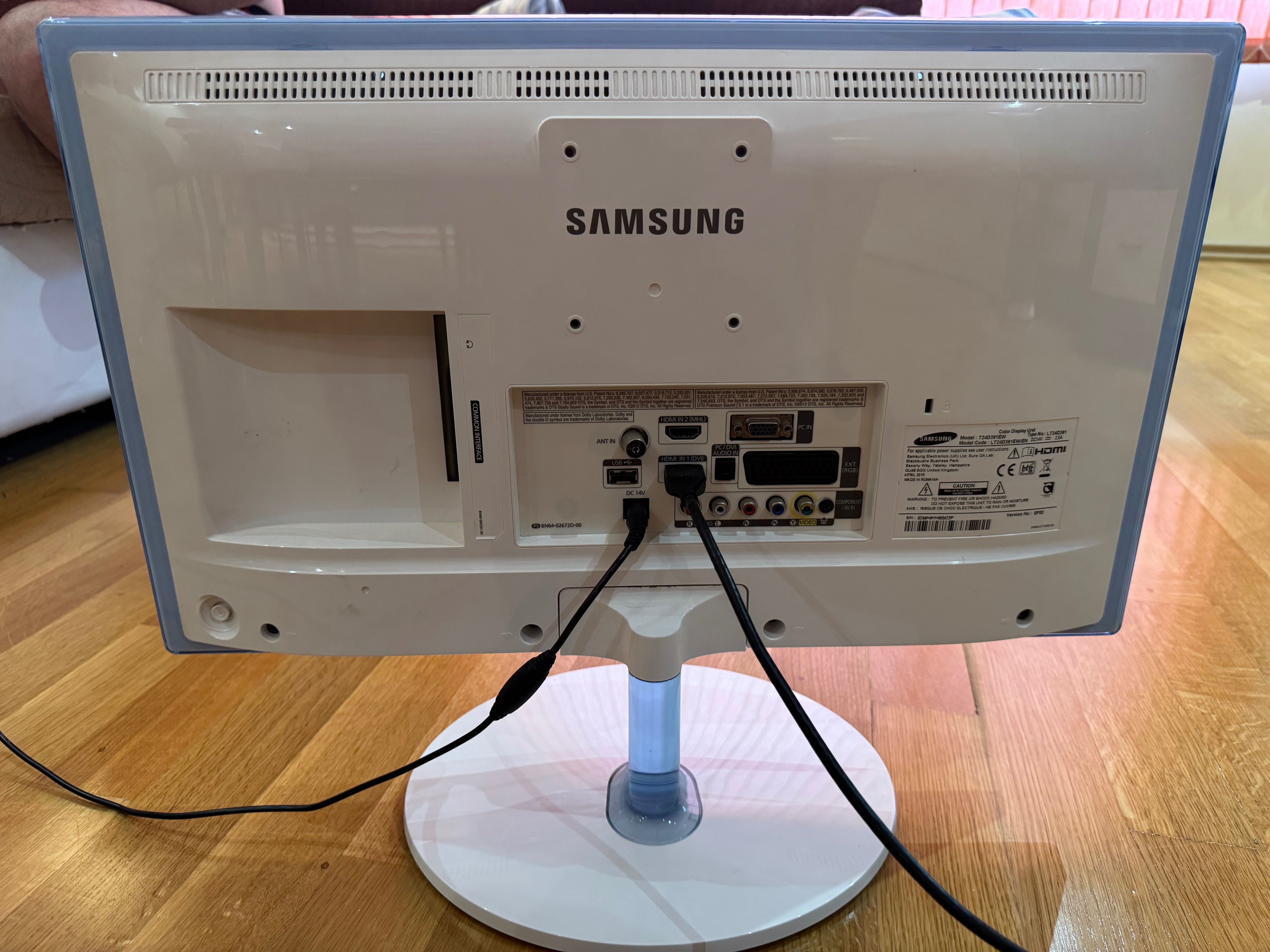 Монитор Телевизор 24-инча Samsung T24D391EW-LED с говорители