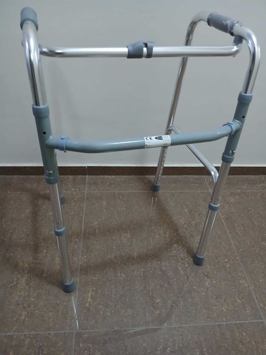 Сгъваема крачеща проходилка