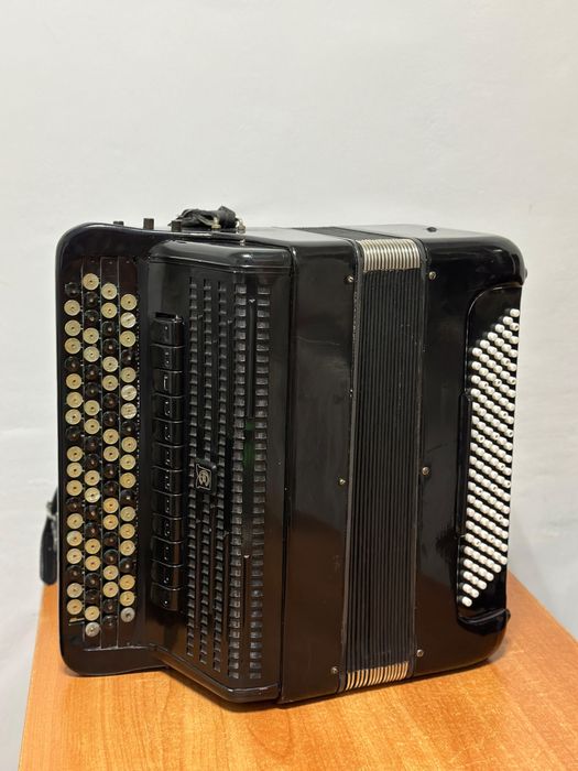 Баян, Россия. Продам