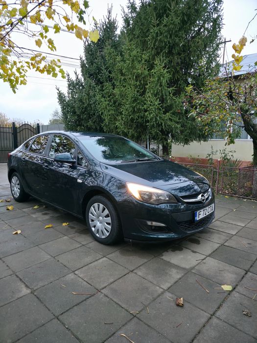 Opel Astra J Berlina 1.6 benzina