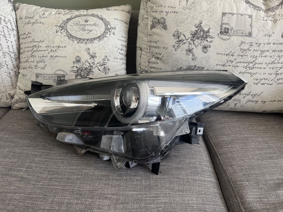 стъкло капак ляф фар мазда 3 2017