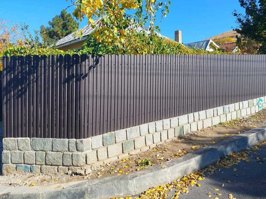 Gard de diferite modele (jaluzele, sipca metalica, tabla cutata plasa)