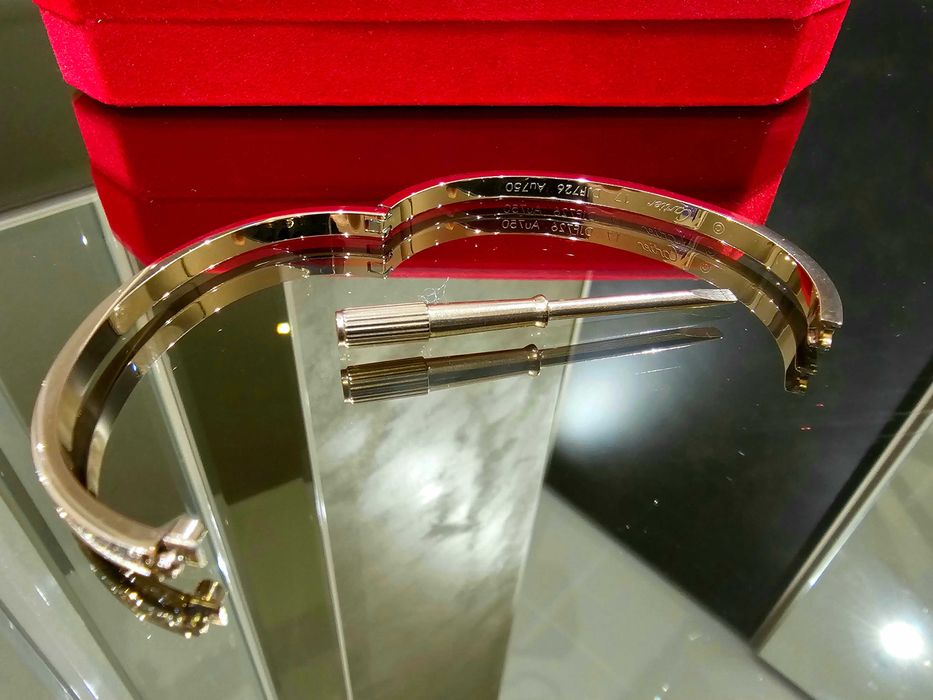 CARTIER Love Small Paved Rose Gold Diamonds Гривна с Отверка