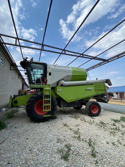 CLAAS Avero 240 – 2250 h lucru – Heder grâu + floare + rapiță