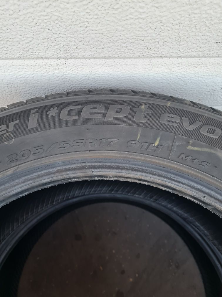 Зимни гуми 2 броя HANKOOK Winter Icept Evo2 205 55 R17 дот 2422