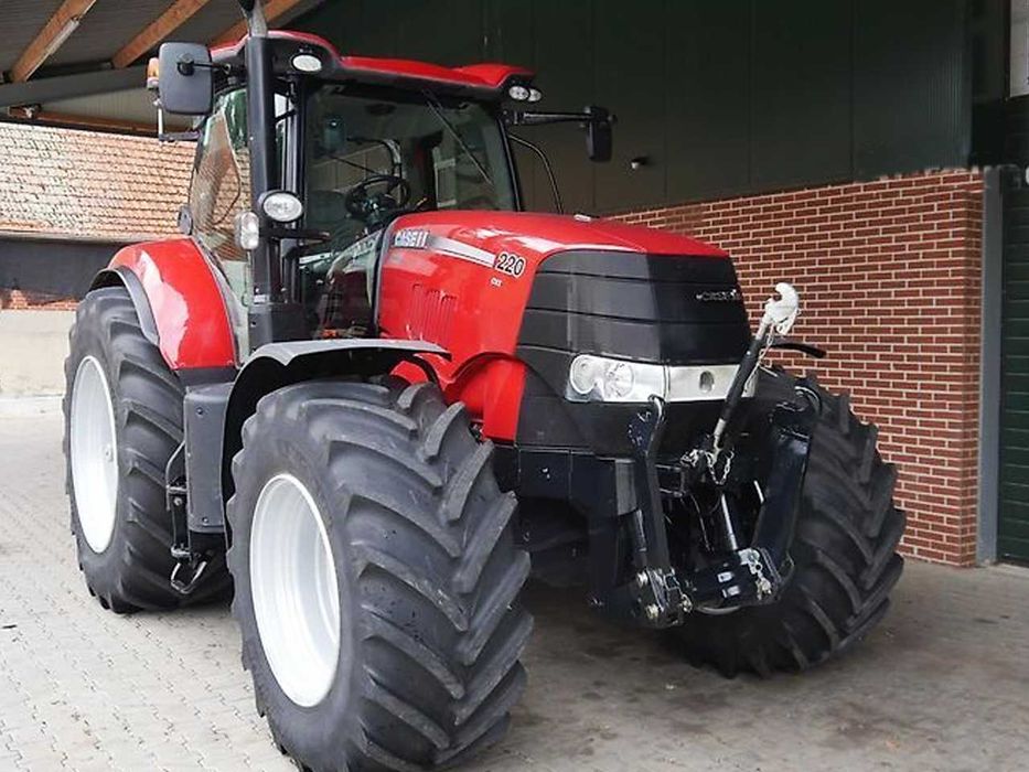 Колесный трактор Case IH Puma 220