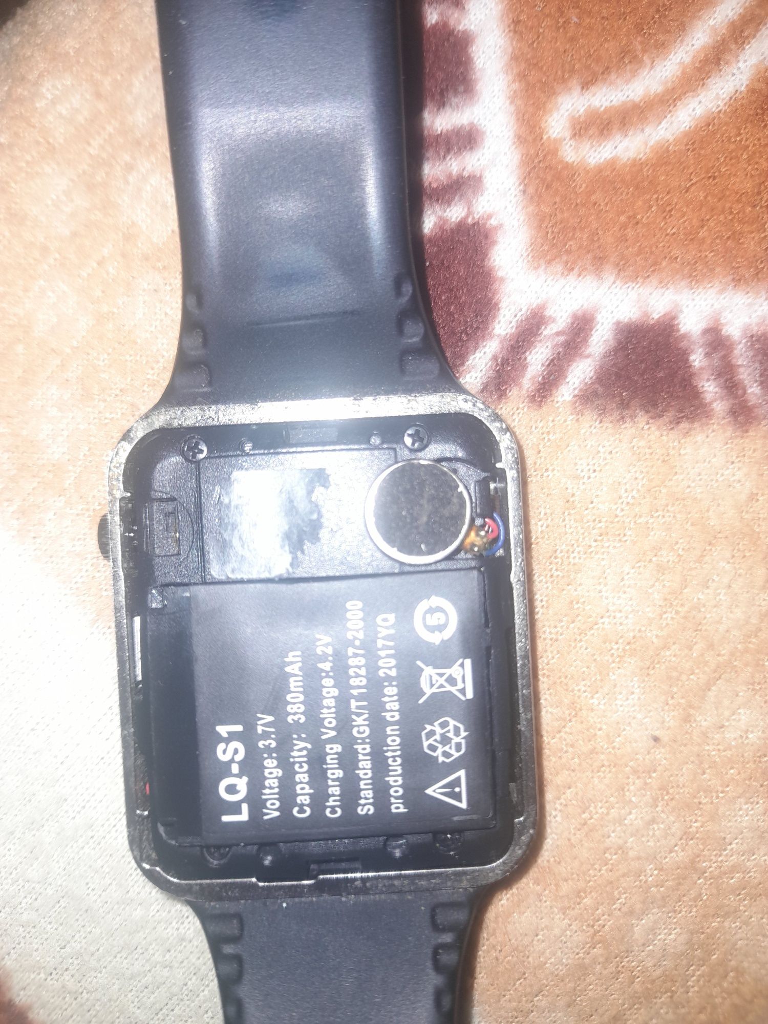 Смартфон часовник със SIM карта и място за SD карта