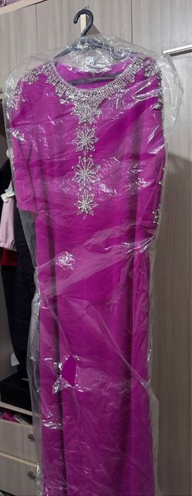 Платье  малинового цвета новый 1 раз одета