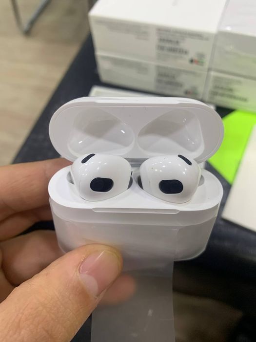 Dubai nusqa Airpods 3.