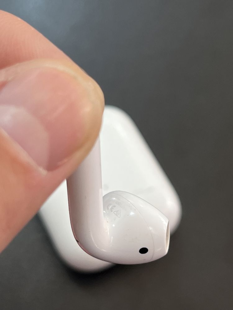 Airpods 2 (айрподс) Оригинал в хорошем состоянии