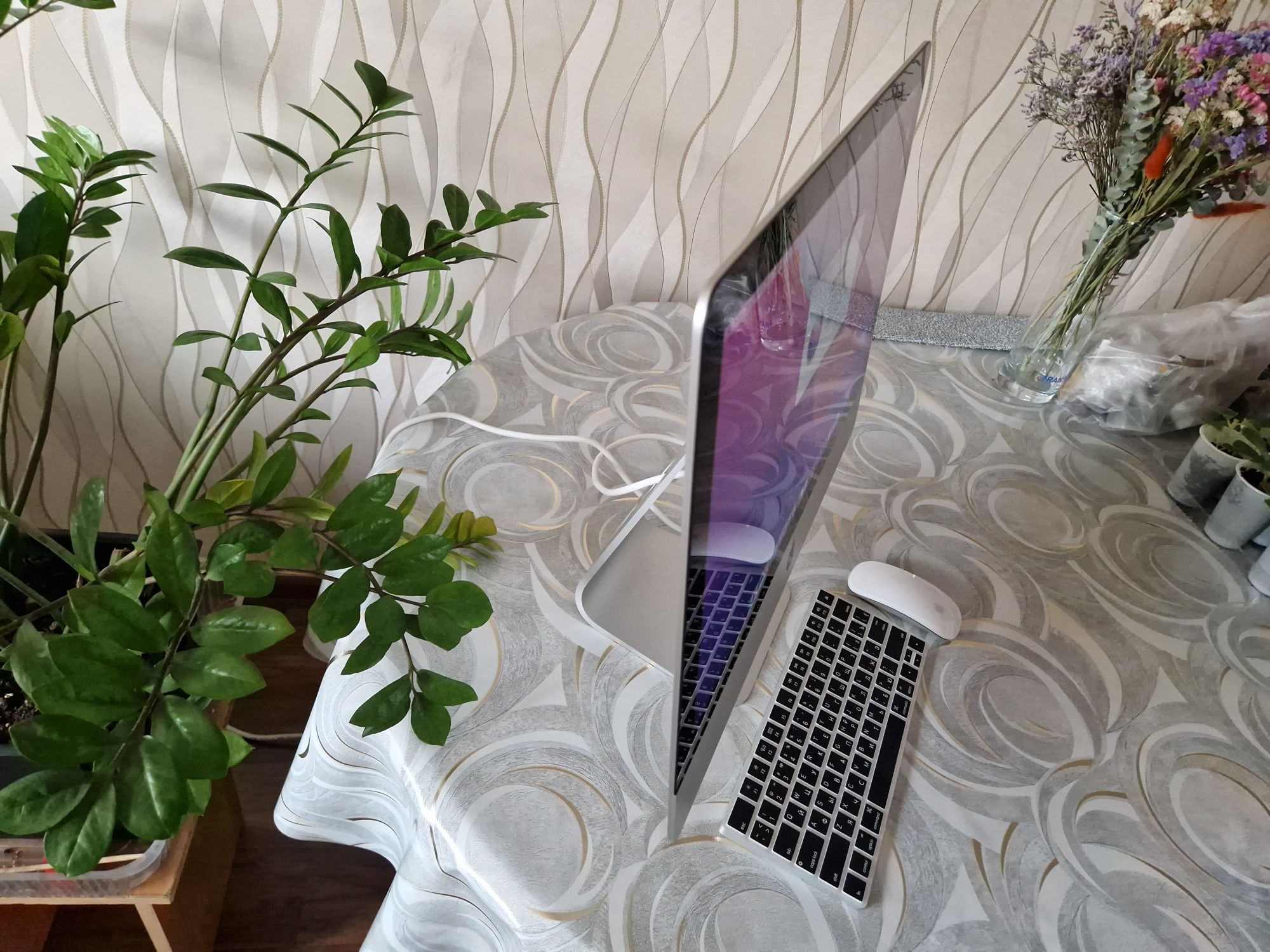 iMac  21.5 Late 2015 , Intel Core i5, 2.8 ГГЦ , как новый !