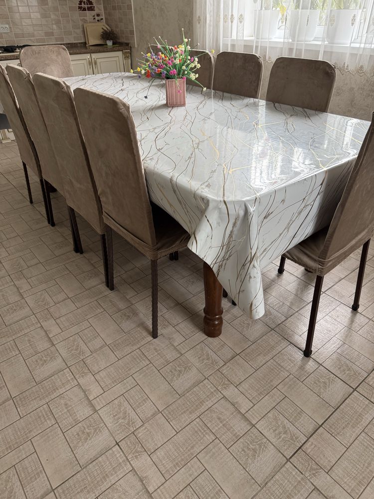 Стол и стуля в хорошом састаяние